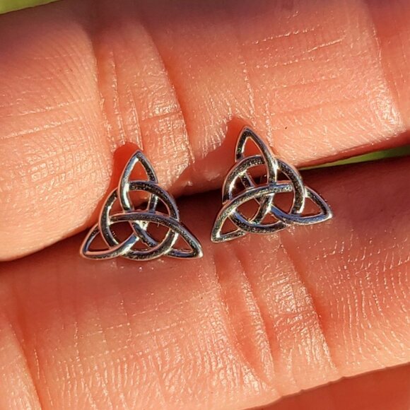 Irish triquetra Celtic knot 925 sterling silver studs earrings - Picture 12 of 13